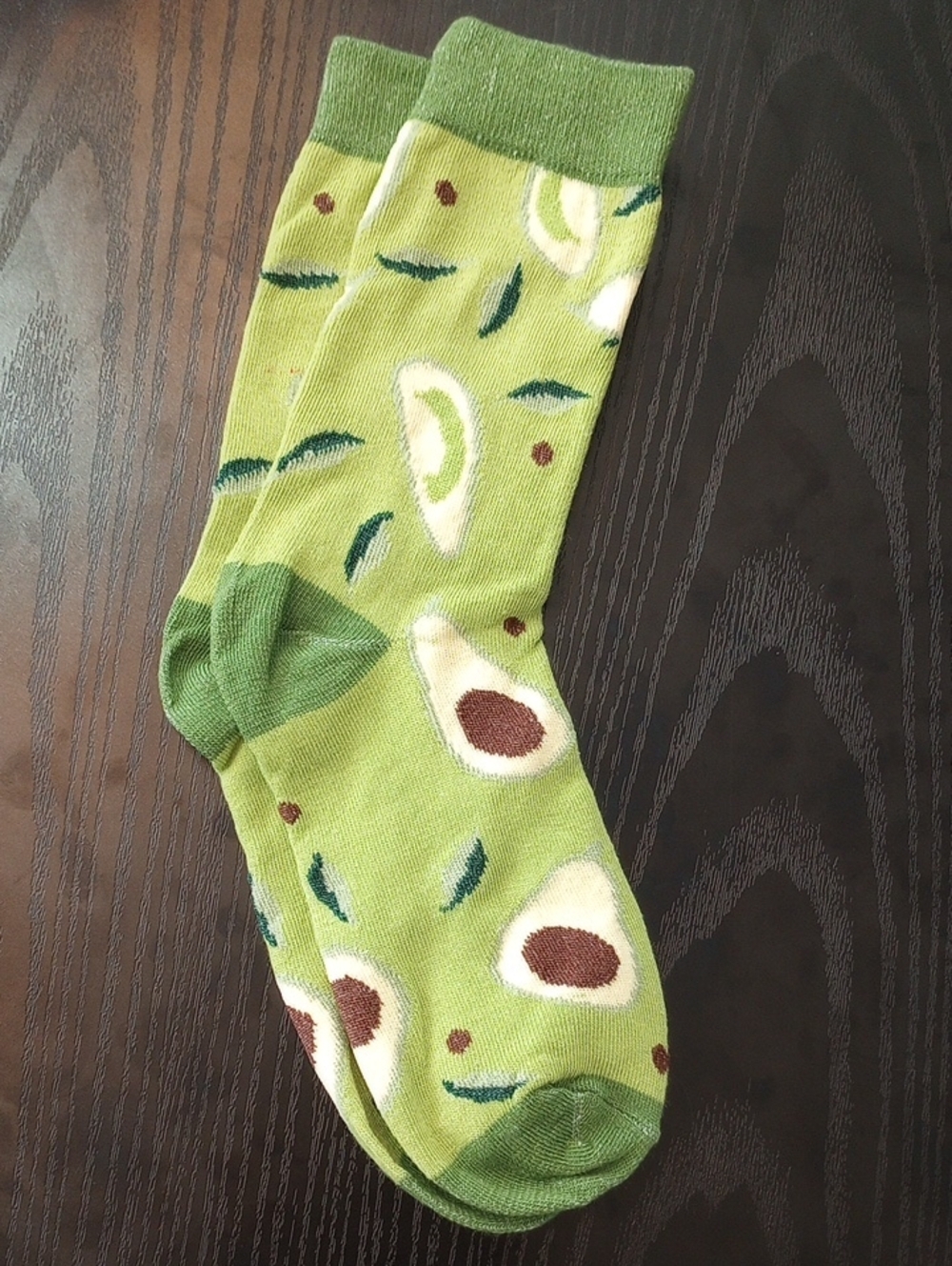 Avocado Print Crew Midcalf Socks in Green